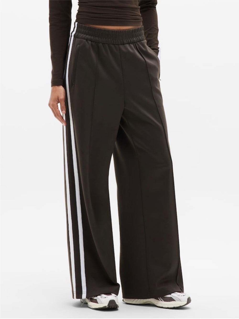 Athleta Mid Rise Tempo Track Pant, Size L.  Truffle and white.  EUC